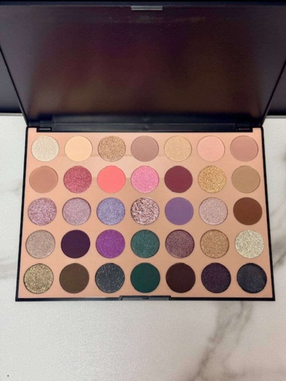 Morphe 35C Everyday Chic Artistry Eyeshadow Palette – Lightly Swatched